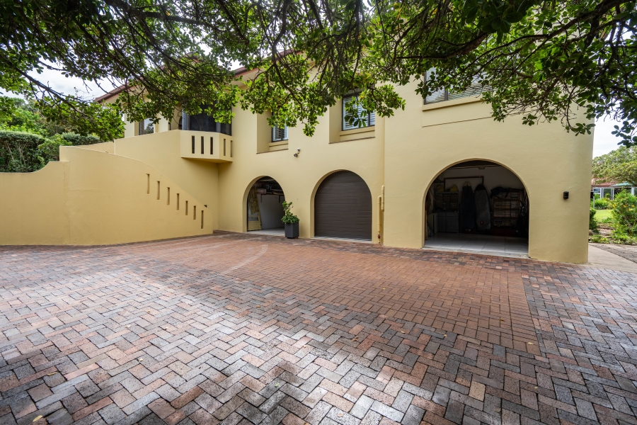 7 Bedroom Property for Sale in West Beach Eastern Cape